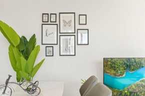 Stunning 2 Bedroom Apt at Waterloo, Sydney